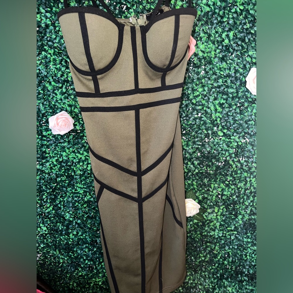 Super cute green bodycon sculpture dress